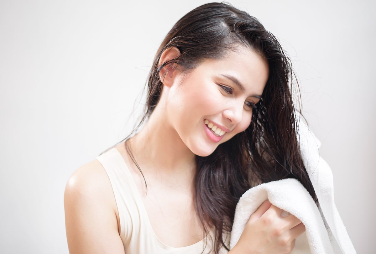 How to Care for Damp Hair: 5 Dos and Don’ts