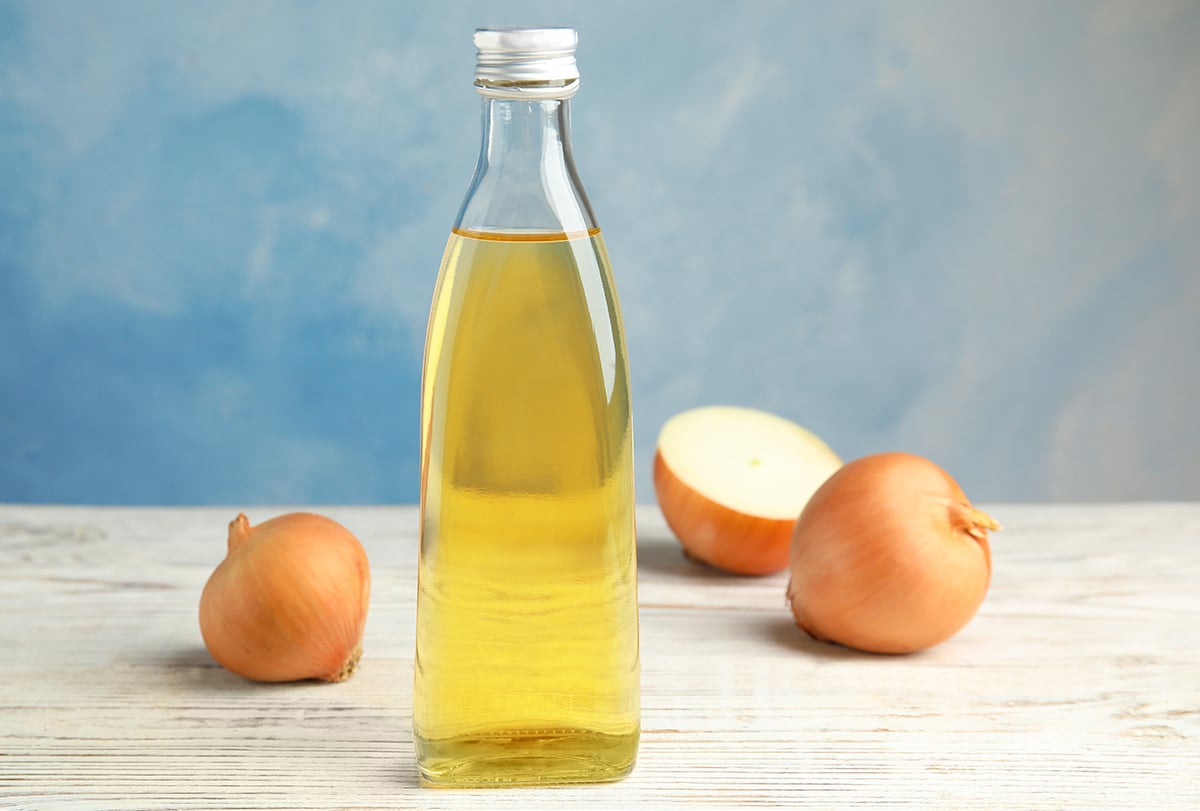 Onion Juice and Olive Oil for Hair: Benefits and 4 Ways to Use It