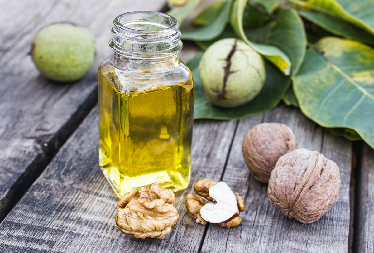 8 Benefits of Walnut for Hair and 4 Ways to Use It