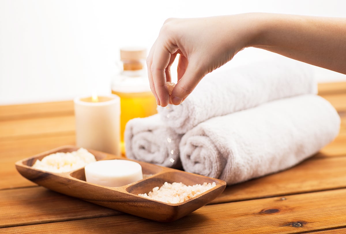 6 DIY Detox Bath Recipes and How They Work